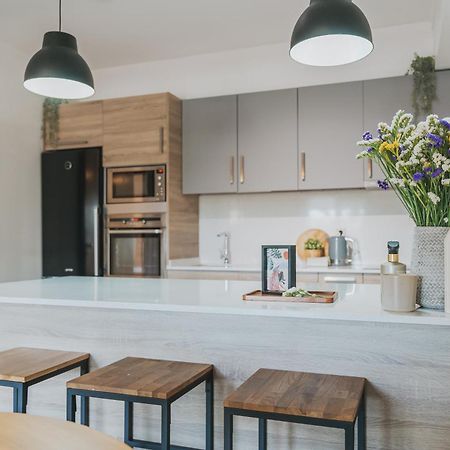 Surf Guesthouse - 7Min Walk To The Beach 파타이아스 외부 사진