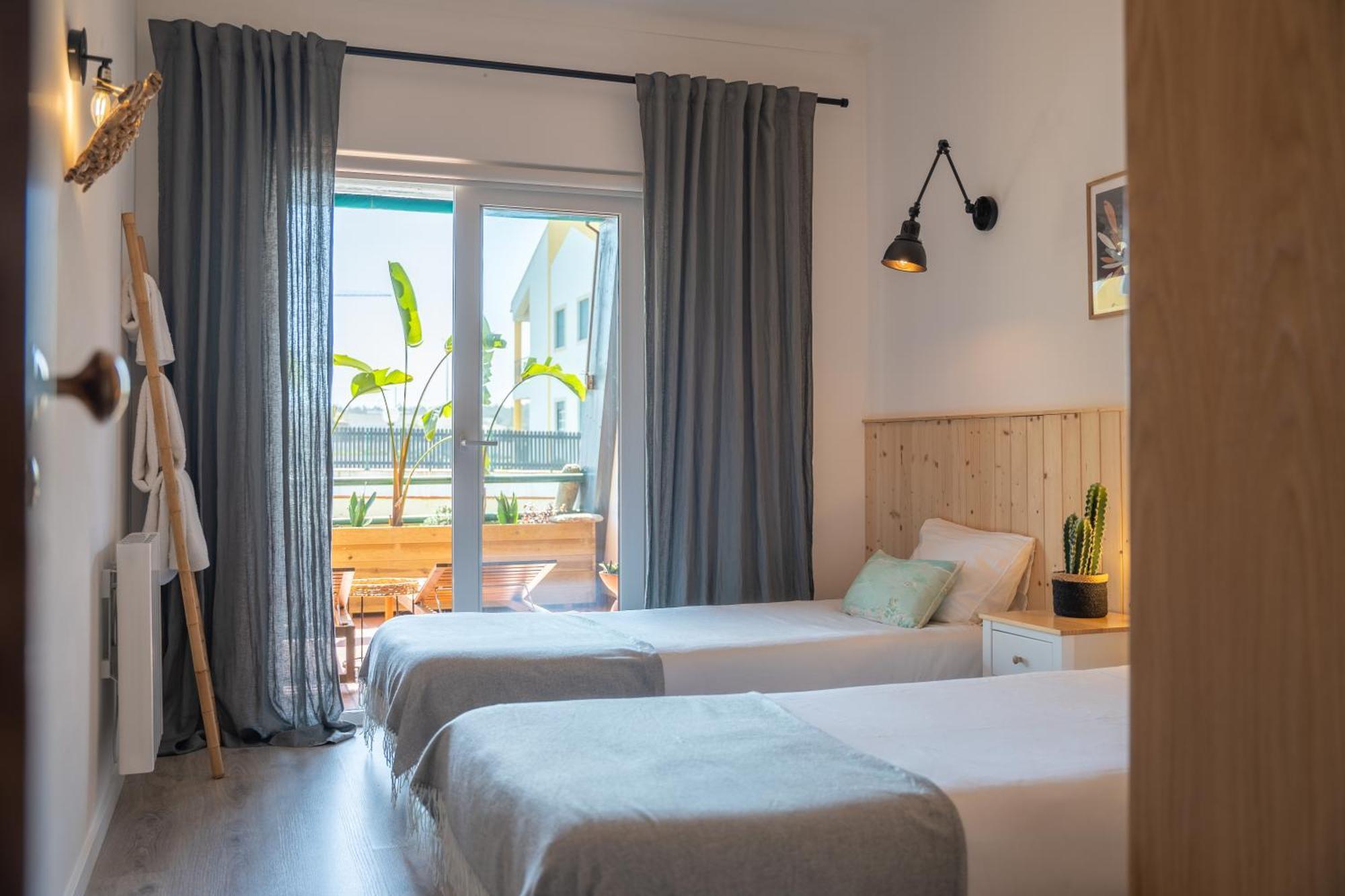 Surf Guesthouse - 7Min Walk To The Beach 파타이아스 외부 사진